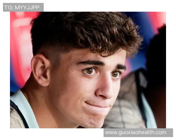 盘点足坛球星那些令人难忘的个性发型造型与独特风格展示